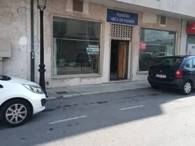 Local comercial en venta en Padrón - Més