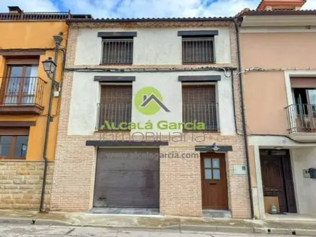 Terraced house in Osma