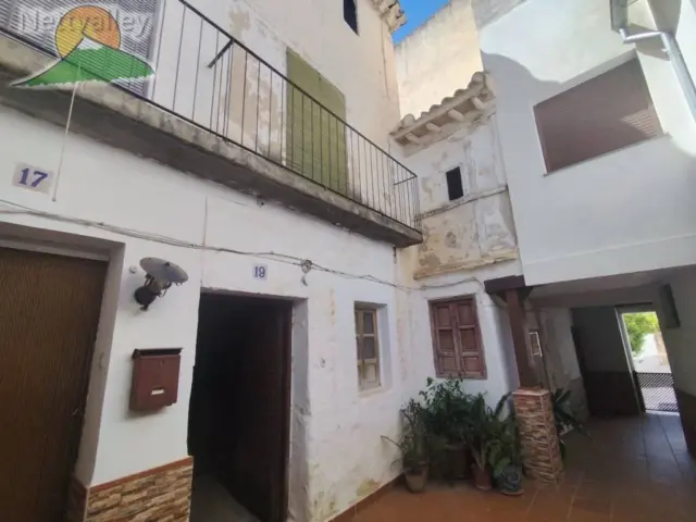 Terraced house on Calle Larga