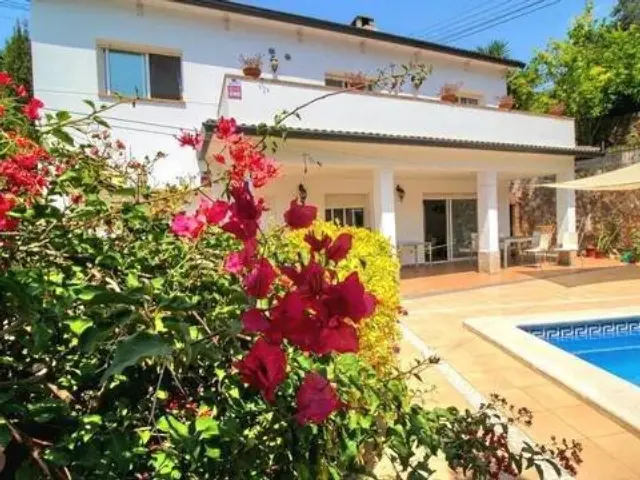 Chalet in Canyelles-La Montgoda photo 10