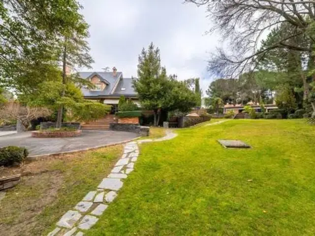 Chalet in Las Lomas
