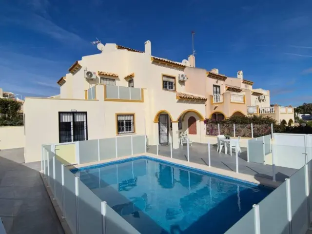Casa en Playa Flamenca-Las Piscinas