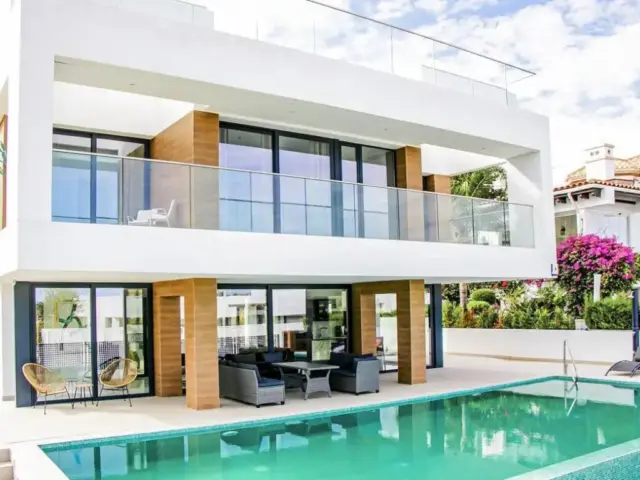 Chalet on Calle Villa Borghese, 1