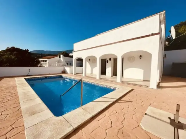 Chalet on Calle Parque Central, 5
