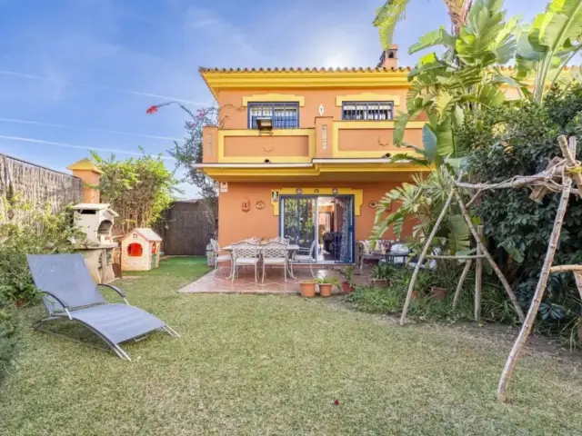 Chalet on García Lorca Street