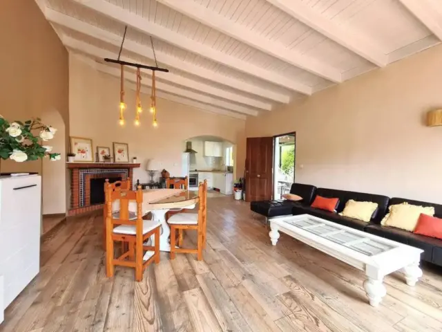 Chalet on Calle Parque Central, 5