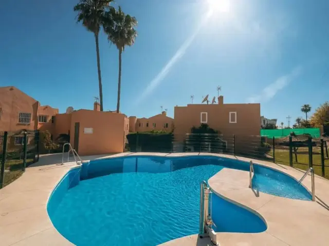 Chalet on Avenida de las Golondrinas