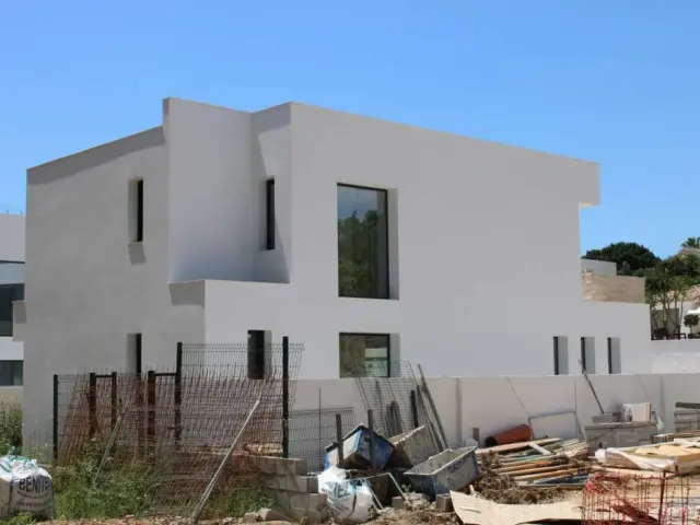 Chalet on Avenida Jose Luis Carrillo, 2