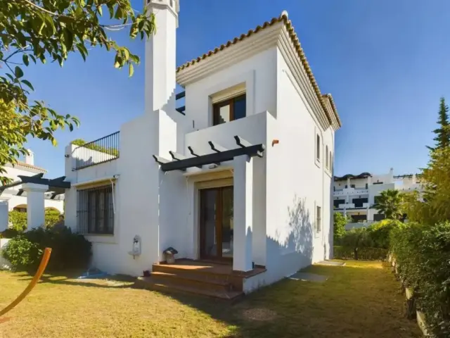 Chalet on Calle Parque Central, 5