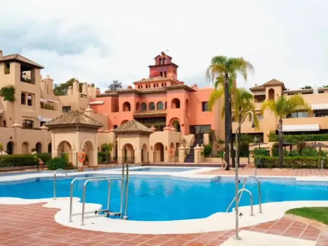 Apartment on Urbanizacion Cartuja del Golf, 12