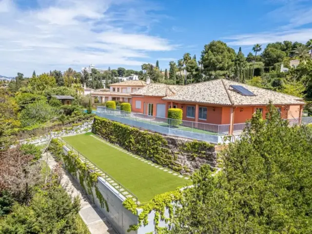 Chalet on Avenida de Benamara