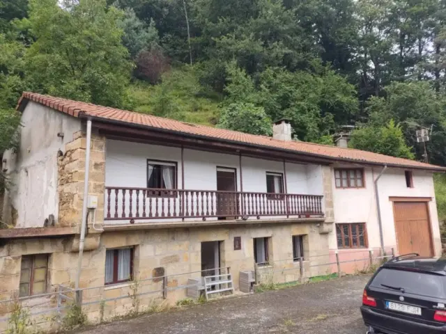 Rustic house in Luena