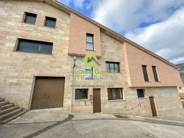 Casa adosada en Molinos de Duero
