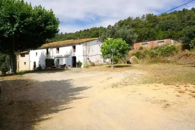 Rustic house in Brunyola