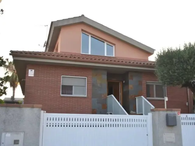 Chalet on Carrer de Montjuïc