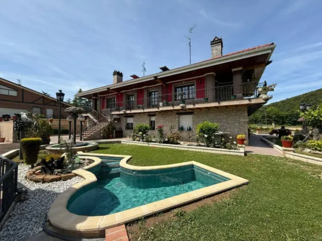 Casa adosada en Villasana de Mena