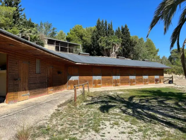 Rustic house in Albinyana