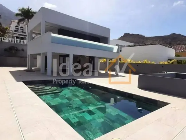 Villa in Costa Adeje