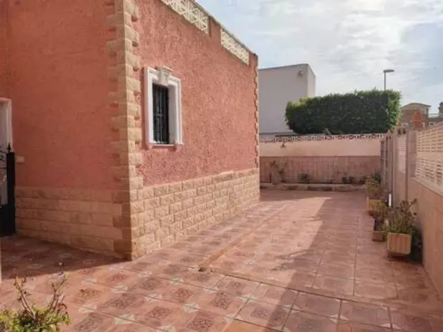 Chalet in Roquetas-Las Marinas Urbanization