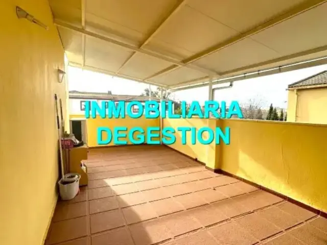Chalet in Linares