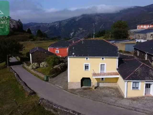 Casa adosada en calle Lendequintana, 24. 33717, Villayon (Asturias)