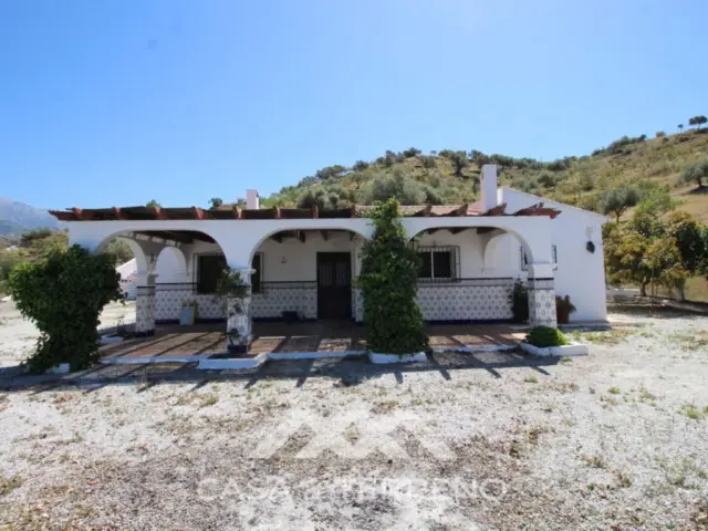 Rustic finca in Canillas de Aceituno