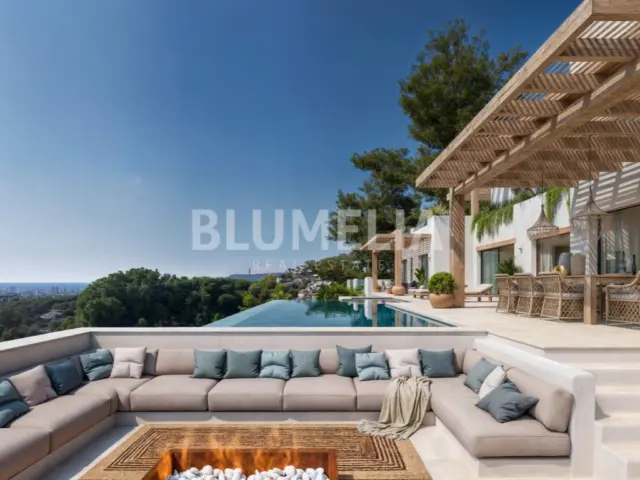 Villa in La Fustera photo 2