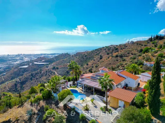 Villa for sale in Algarrobo