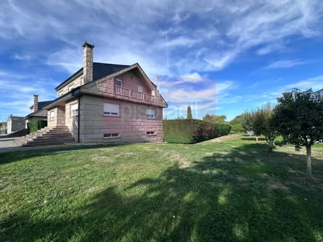 Chalet in Lugo Capital