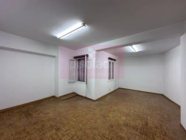 Apartment in the Center-Walled Enclosure