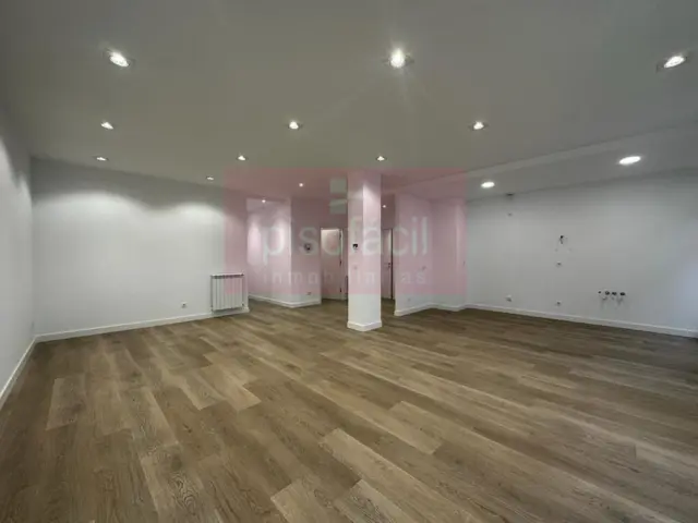 Apartment in the Center-Walled Enclosure