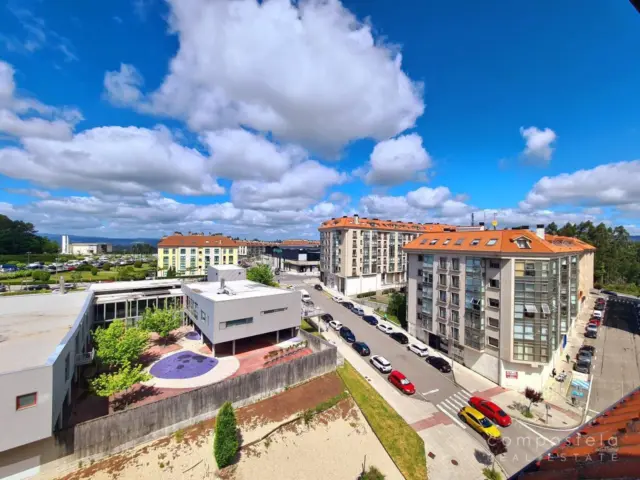 Top-floor apartment on Calle Agro da Vella