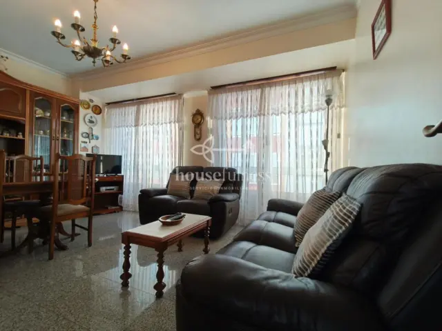Apartment on Reis Católicos Street