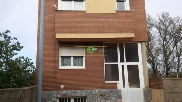 House for sale in Calle Los Tendales, Oteruelo-Armunia-Trobajo del Cerecedo (León Capital) of 200.000 €