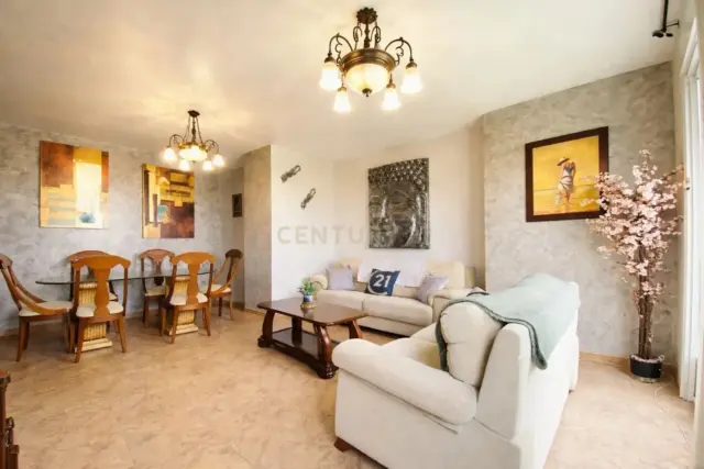 Flat on Francisco Ayala García Street photo 3
