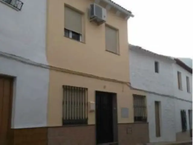 Casa adosada en venta en Calle de los Frontones, Porcuna de 51.500 €
