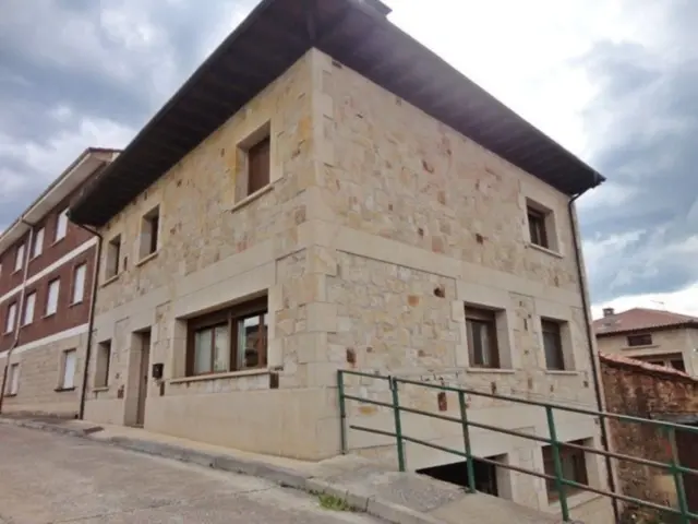 Casa adosada en Vilviestre del Pinar
