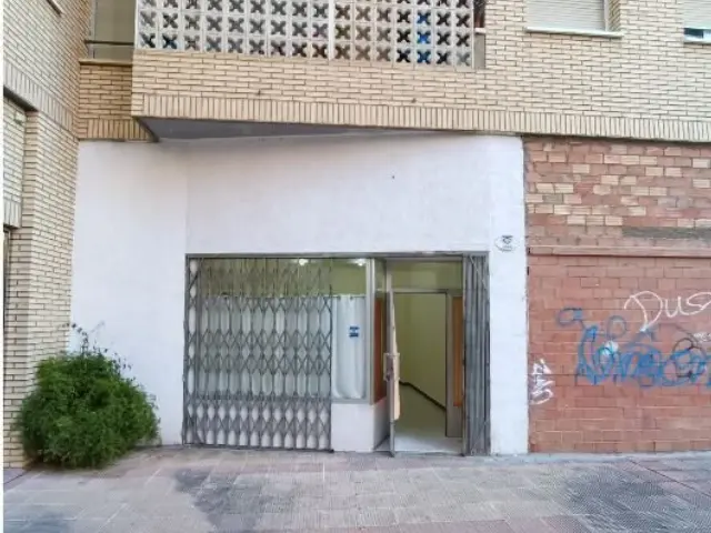 Local comercial en Delicias — foto 2