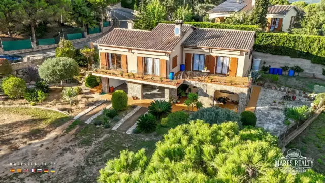 Chalet in Canyelles-La Montgoda photo 2