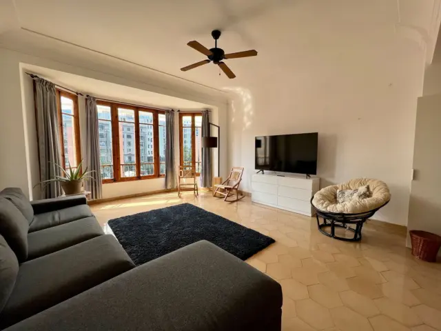 Apartment on Compte Sellent Street, No. 18 photo 3