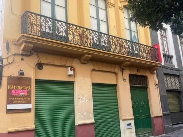 Chalet in Centro-Zona Calle Castillo