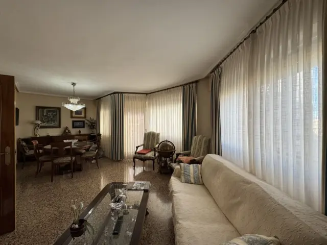Flat in Ensanche photo 2