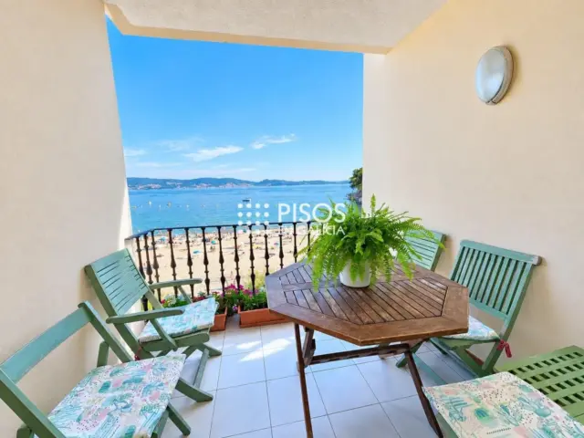 Apartment on Paseo de la Praia de Silgar, 72