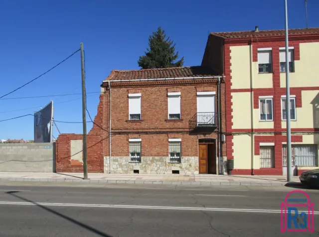 Casa en venta en Michaisa, Crucero-Pinilla-La Vega (León Capital) de 98.000 €