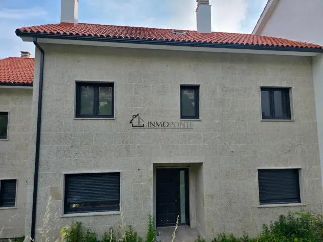 Casa pareada en calle Larache