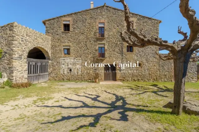 Rustic finca on Rupiá Street