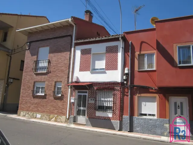Casa en venta en Colegio, San Andrés del Rabanedo de 99.000 €