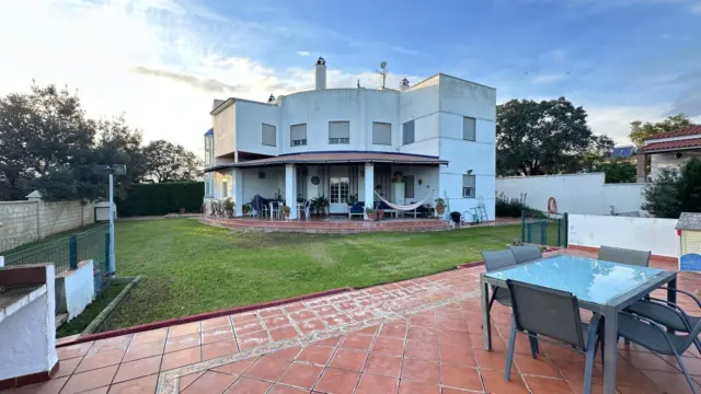 Chalet in Gerena photo 2