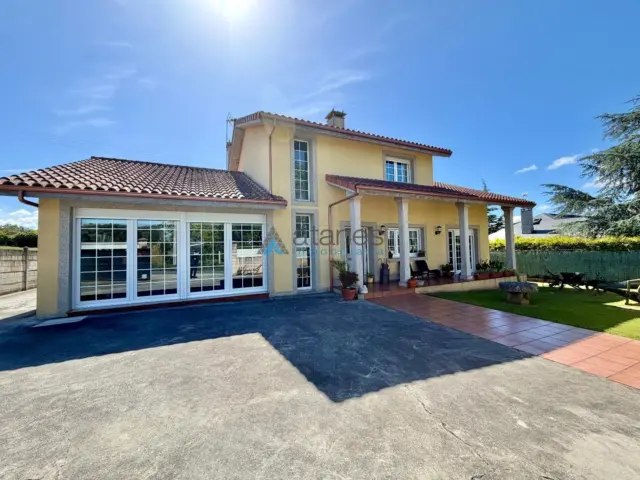 House in Cercano A Cambre/ Surroundings of Cecebre-Abegondo Reservoir photo 2