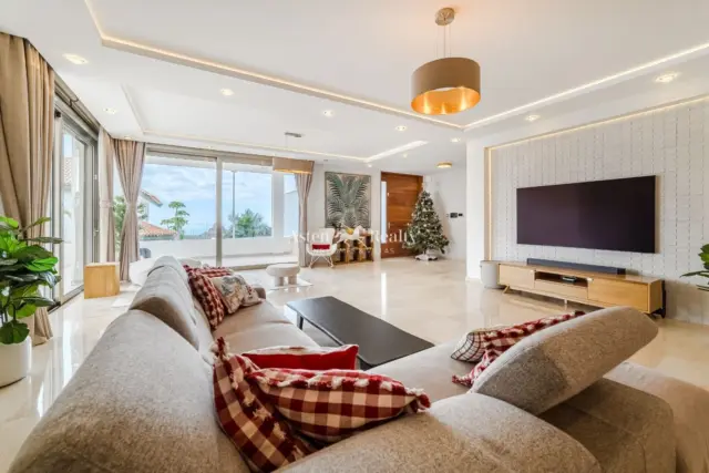 Villa for sale in Roque del Conde